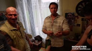 Il bifolco ha condiviso la passione per le ragazze con i cugini