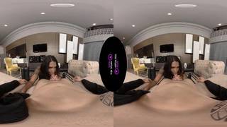 Julie Rouch è la donna trans di colore che sta per ottenere il cazzo nel porno VR Julie Rouch è la donna trans di colore che sta per ottenere il cazzo nel porno VR