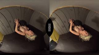 Gloryhole estremamente caldo in gangbang in realtà virtuale