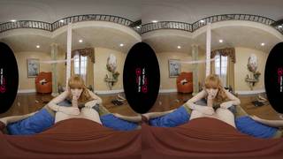 In realtà virtuale, una bionda si mette a cavalcioni su un uomo in POV