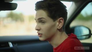 I gemelli Seth Peterson e Riley Finch cavalcano a dorso nudo