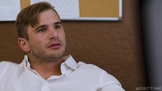 Il capo Maya Woulfe scopa il suo dipendente!