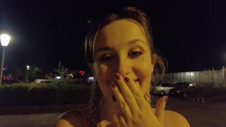 Louise si trova in un deserto con diversi cazzi da succhiare