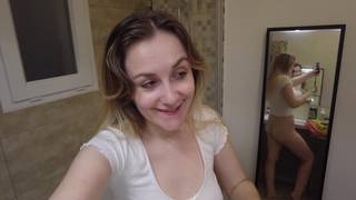 Louise è la francesina che si masturba tutti i giorni con il suo dildo
