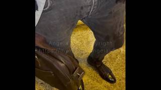 La mora Angela Doll è una francese affamata di sesso sotto la pioggia