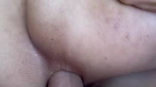 Una trans molto arrapata, cavalca con il culo un cazzo duro Una trans molto arrapata, cavalca con il culo un cazzo duro