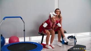 Paige Owens seduce l'uomo che sta lavorando per scoparla in profondità