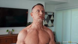 Brad ama scopare i capelli della sua ragazza e della sua amica