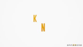 Brad ama scopare i capelli della sua ragazza e della sua amica