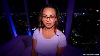 Un cazzo così bello può essere succhiato e accarezzato a lungo!