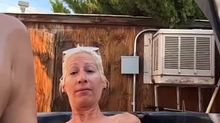 Porno compilation di donne che si divertono a urinare