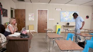 Lolly Dames è sorpresa quando vede il grosso cazzo di Mighty Dee