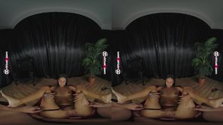 Breiny Zoe è la colombiana perfetta per scopare con olio in POV