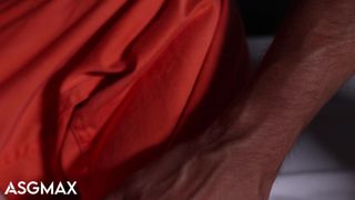 Ant Vega sogna di scopare il suo figliastro in una cella di prigione