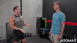 Kyle Fletcher, Mick Marlo e Ryder Owens sesso anale a tre Kyle Fletcher, Mick Marlo e Ryder Owens sesso anale a tre