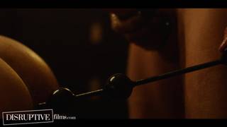 Dopo aver usato il sextoy, scopa con forza questo uomo gay