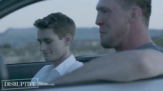 Pierce Paris dà un passaggio a Trevor Harris e lo paga con un pompino