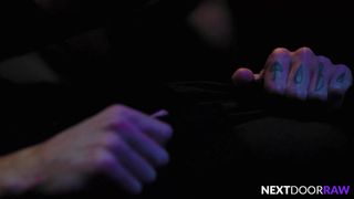 Roman Todd si fa fare un pompino nel vicolo posteriore da Theo Brady