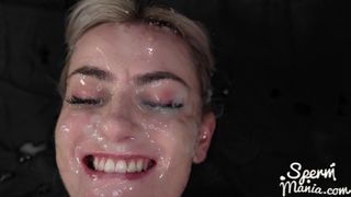 L'unica aggiunta di questa bionda è lo sperma caldo in gangbang