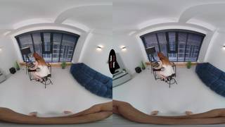 Una rossa fa un bel pompino in realtà virtuale POV