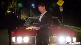 MILF bionda si fa scopare da un nero con il suo cazzo monumentale