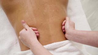 Zoe Doll, massaggiatrice bruna, scopata fino a ricevere lo sperma