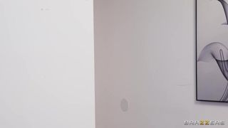 La MILF Andie Anderson cavalca il grosso cazzo di Alex Jone