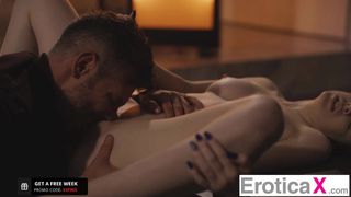 Un modo molto caldo e sensuale per giocare con la tua partner e con la sua fica