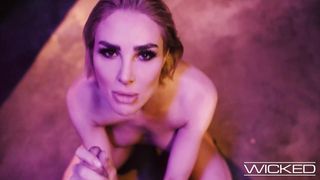 Seth offre a Kenzie Anne un servizio completo di scopate hardcore