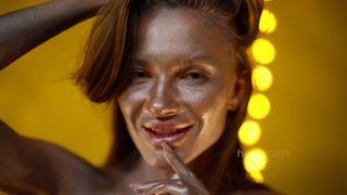 Così è un giorno nella vita erotica della preziosa Jolie