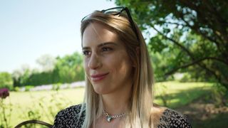 Amy Douxxx resta impressionata nel vedere il pene enorme e nero di Jack Rippher