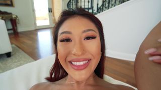 Mina Luxx ha la fica asiatica che ti piacerà di più vedere nel porno