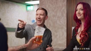 Per ottenere il lavoro, la rossa Cici Anders succhia l'uccello di Danny D