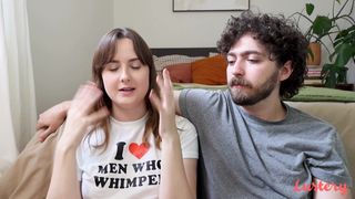 La paffuta Asteria succhia il cazzo dell'amico e scopa in POV