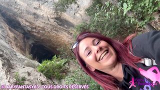 La francese si eccita quando passeggia con questo ragazzo e scopa con lui.