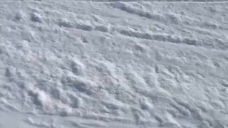 Bethy adora spogliarsi nella neve e anche scopare se le va