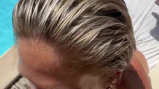 Penso che tutti noi volessimo sesso orale in piscina con la sua bocca