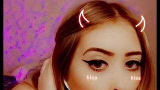 Lea Chipie vuole masturbarsi oggi anche con il microfono