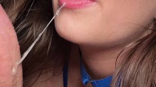 Leachipie fa sborrare il suo uomo in una tazza e lo beve tutto