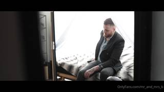 Lei cerca un partner per non masturbarsi da sola con il suo dildo