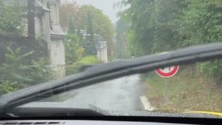 Margot è una bionda francese che si fa scopare nella doccia