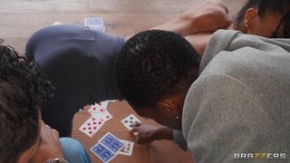 La gangbang di Ryan Reid con il grande ragazzo dal cazzo nero