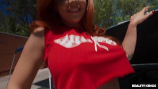 Sinatra si fa scopare da Mick all'autosalone