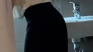 Poiché Ribia lleha è interessata solo a farsi succhiare dal mio pene