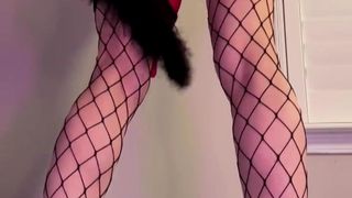 Un giocattolo nella figa e una sculacciata per farla sborrare ancora di più. Un giocattolo nella figa e una sculacciata per farla sborrare ancora di più.