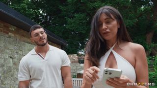 Lavoratrice del sesso Klara Divine si intrufola per un pompino a Danny D