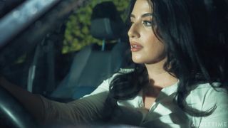 Michael strappa le sue calze e scopa la sua segretaria Karla Lane