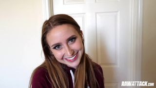 Laney Grey vuole il cazzo del suo vicino star del porno in bocca