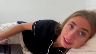 Lily Phillips è una onlyfans che ingoia questo cazzo in POV