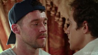 Justin da Jock adora mettersi in ginocchio per succhiare Jayden Marcos